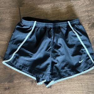 Girls Nike Shorts L